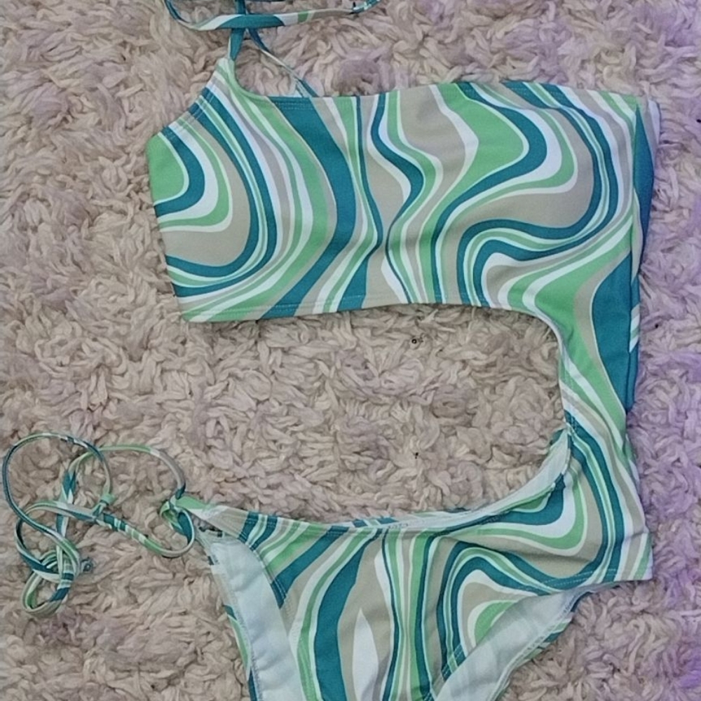 🌸 NWOT Shein One Piece Swimsuit XS